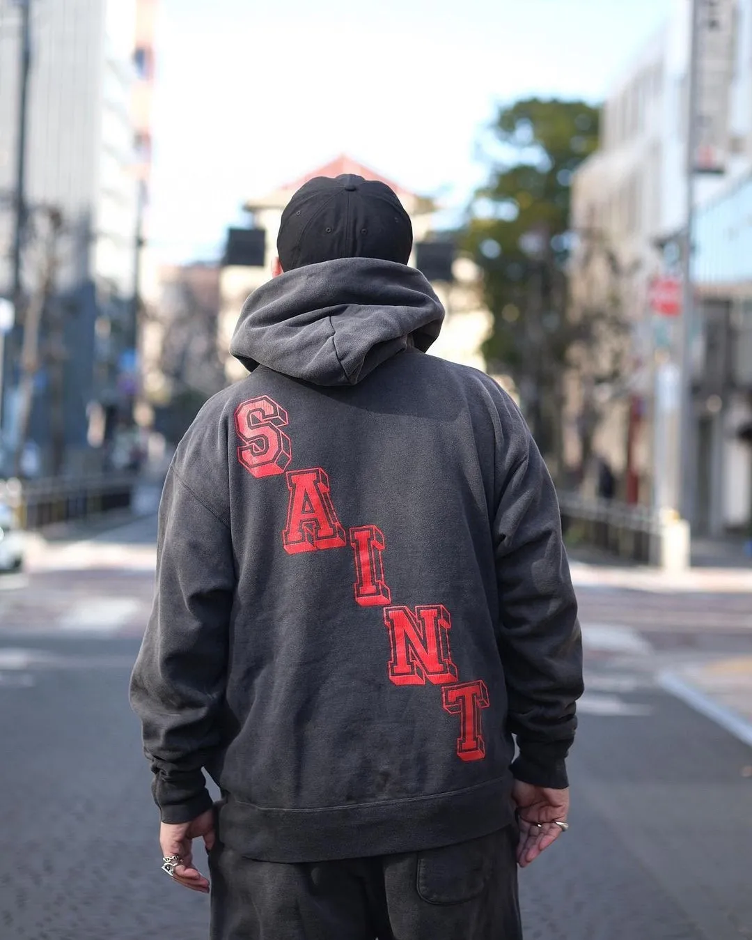 SAINT Mxxxxxx ANGEL HOODIE/BLK Angel Rebirth Crack Printed Retro Distressed Hoodie Assute dyeing, full-length spray-on fade, heavy fermentation wash, NEW VINTAGE texture, factory four-needle and six-thread workmanship, boneless patchwork, more comfortable to wear, genuine level crack print/accessories restored